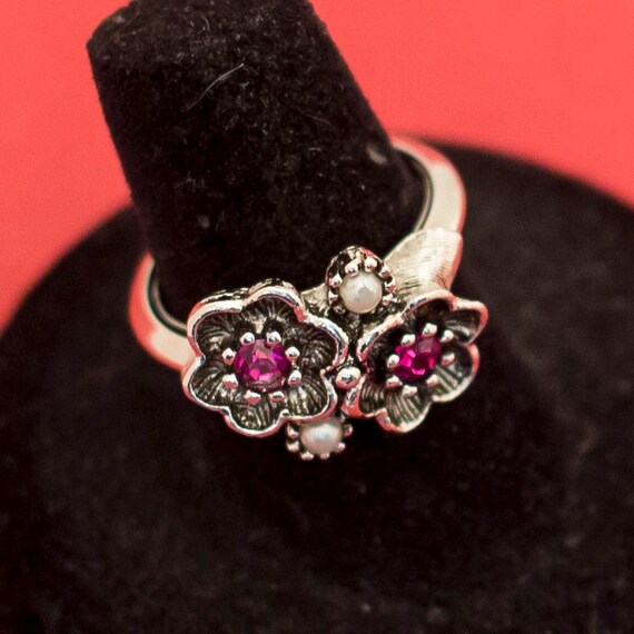 Vintage Floral Pink Ruby and Faux Pearl Buds Ring… - image 2