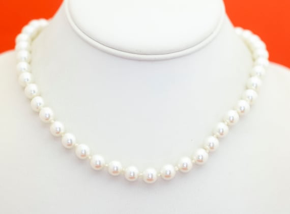 18 inch, Vintage White Faux Pearl Beaded Necklace… - image 2