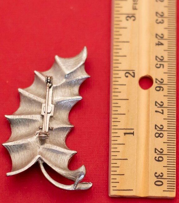 Vintage Silver Tone Leaf Brooch - F25 - image 2