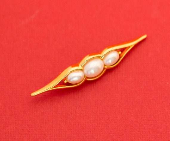 Vintage Pea Pod Faux Pearl By Napier-F9 - image 1