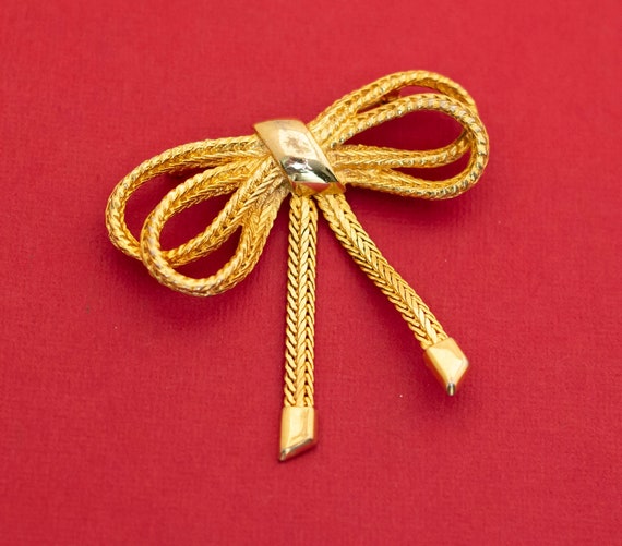 Vintage Golden Knot Ribbon Dainty Brooch F29 Gem