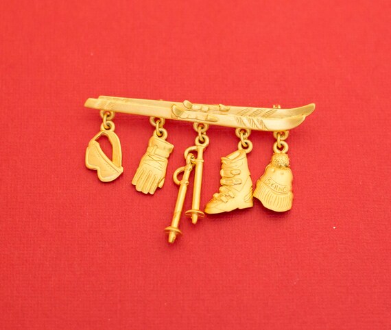 Vintage Gold tone ski charms skiing brooch - F7 - image 1