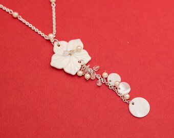 Mother of Pearl Spring Flower Necklace 18 Inches by Avon F21