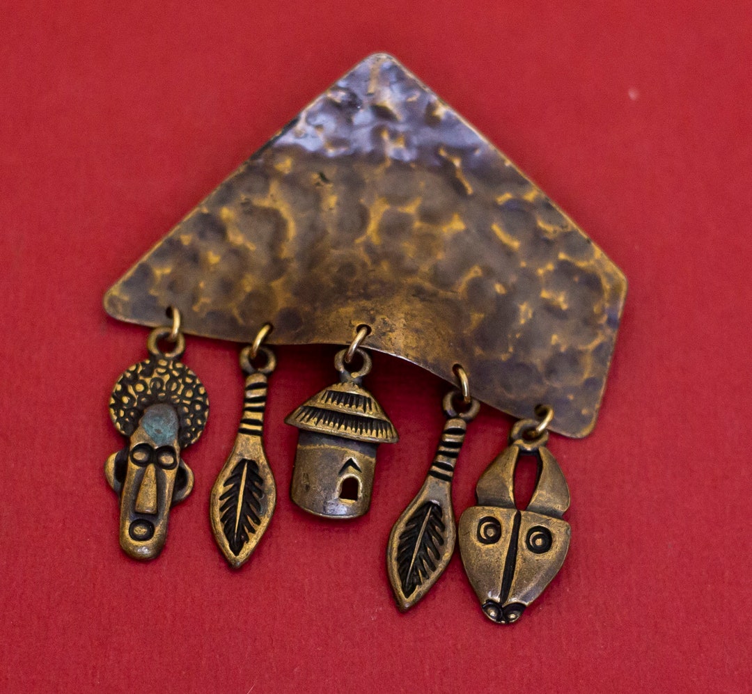Broche à Breloques De Coiffeur – Bijou Fantaisie Original – Neuf Sans Boîte