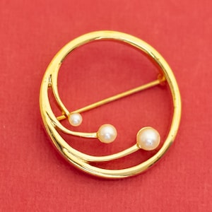 Vintage White Faux Pearl Gold Tone Circular Brooch by Monet - F39