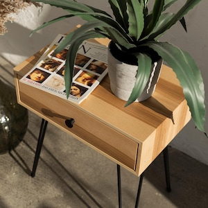 Moderner Nachttisch, Massivholz Nachttisch, Holzregale Tisch, Beistelltisch, Handgefertigte Möbel, Nachttisch, Nachttisch