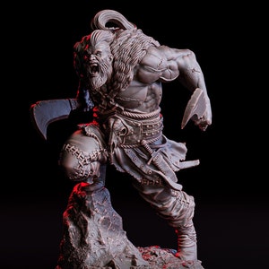 Könnte beinhalten: Eine detaillierte Miniaturfigur eines barbarischen Kriegers mit Bart und Pelzcape, der eine große Axt hält. Die Figur ist in Braun- und Grautönen bemalt und steht auf einem felsigen Sockel. Die Figur ist 25 mm hoch.