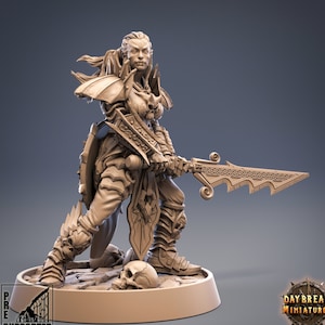 Female Vampire Duchess Warrior | 28mm, 32mm, 75mm Scale | Dungeons and Dragons | Pathfinder | Strahd |