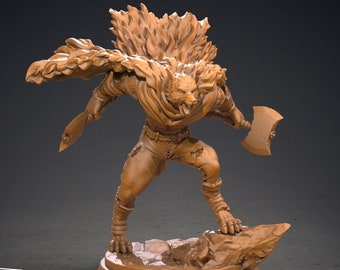 Op de afbeelding: Een 3D-geprint miniatuur van een weerwolfkrijger die een bijl en een dolk vasthoudt. Het miniatuur is geschilderd in bruine en beige tinten en heeft een getextureerd oppervlak. Het miniatuur staat op een rotsachtige basis. De tekst "JAGGER" is bovenaan de afbeelding gedrukt.
