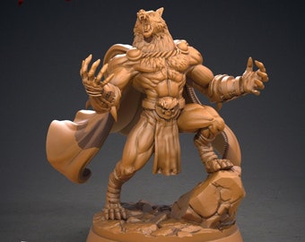 Op de afbeelding: Een 3D-geprint miniatuur van een weerwolf in een grommende pose, met een cape en een lendendoek. Het miniatuur is geschilderd in een bruine kleur en staat op een rotsachtige basis. Het miniatuur maakt deel uit van de Silverfangs-gilde en is vooraf ondersteund voor 3D-printen.