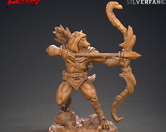 Op de afbeelding: Een bruine, pre-ondersteunde miniatuur van een wolfachtig wezen met een gevederde kap, die een boog en pijl vasthoudt. De miniatuur staat op een ronde basis met een rotsachtige textuur. De tekst "LEMMY" is boven de miniatuur gedrukt.