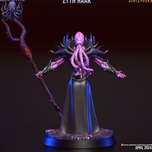 Peut inclure: Une figurine miniature peinte en violet et noir représentant un illithide avec des tentacules, portant une robe noire et tenant un bâton. La figurine est intitulée "Zynth'Raak" et est une miniature Clay Cyanide.