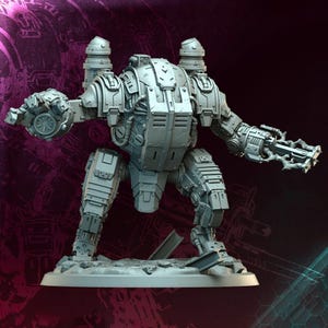 Może przedstawiać: Szary, szczegółowy model dwunożnego robota mech, stojącego na okrągłej podstawie. Robot ma skomplikowaną konstrukcję z różnymi elementami mechanicznymi, w tym dwiema cylindrycznymi strukturami na plecach i uzbrojonymi ramionami.