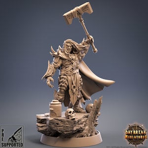 Vampire Blood Knight on foot | 28mm, 32mm, 75mm Scale Resin Miniature | Dungeons and Dragons | Pathfinder | Strahd | Age of Sigmar |