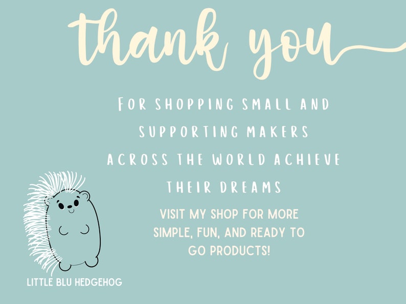 Puede incluir: Un erizo azul con una sonrisa blanca y p&uacute;as blancas sobre un fondo azul claro. El texto dice "gracias" en una fuente blanca cursiva. El texto debajo dice "Por comprar en peque&ntilde;o y apoyar a los creadores de todo el mundo para que alcancen sus sue&ntilde;os. &iexcl;Visita mi tienda para obtener m&aacute;s productos simples, divertidos y listos para usar! Little Blu Hedgehog."
