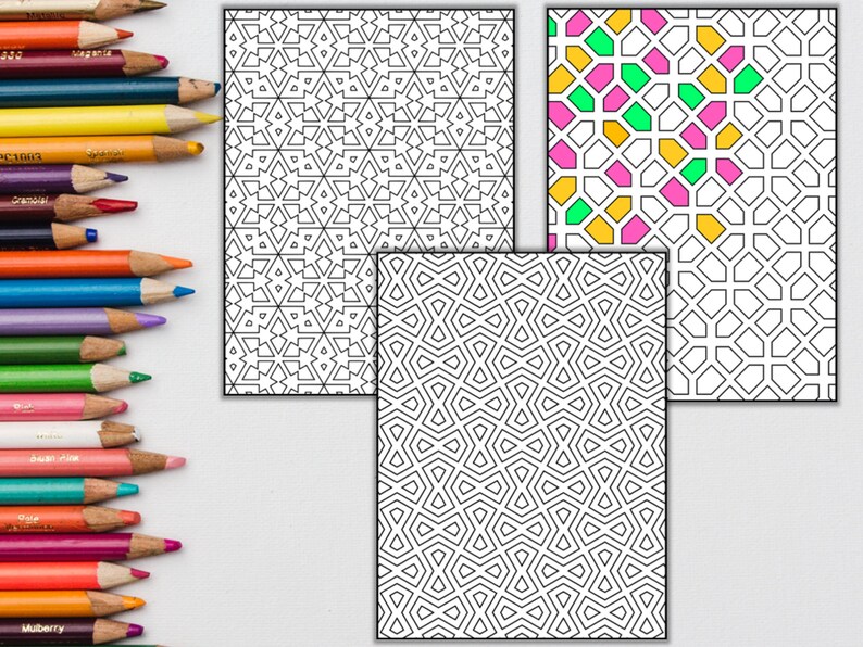 Peut inclure: Trois motifs g&eacute;om&eacute;triques noir et blanc &agrave; colorier. Les motifs sont compos&eacute;s de formes et de lignes r&eacute;p&eacute;titives.