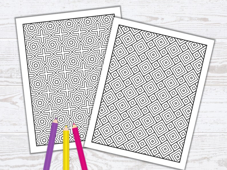 Peut inclure: Deux pages &agrave; colorier imprimables avec des motifs g&eacute;om&eacute;triques. La premi&egrave;re page pr&eacute;sente un motif d'&eacute;toiles r&eacute;p&eacute;titif. La deuxi&egrave;me page pr&eacute;sente un motif de carr&eacute;s r&eacute;p&eacute;titif.