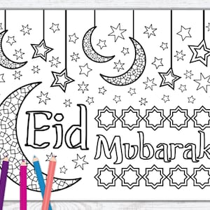 Può includere: Pagina da colorare in bianco e nero con le parole "Eid Mubarak", mezzelune e stelle. Diverse matite colorate si trovano nella parte inferiore della pagina. Il disegno è su sfondo bianco.