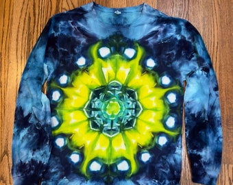 Cegado por la luz. Camiseta de manga larga, talla M, doble cara, teñida con hielo y con técnica tie-dye.