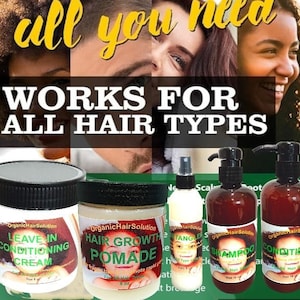 Pu&ograve; includere: Quattro bottiglie di prodotti per la cura dei capelli con etichette che recitano "Leave In Conditioning Cream", "Hair Growth Pomade", "Tangles" e "Shampoo Conditioner". Le bottiglie sono su una superficie verde con il testo "all you need WORKS FOR ALL HAIR TYPES" sopra.