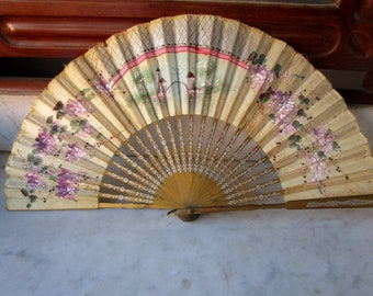 Vintage fan of hand-painted tulle with floral details. Fan wooden rods