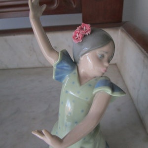 Sevillian porcelain Girl figure Lladró