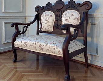 Sofá antiguo de caoba tallada de estilo neoimperio / Banco de dos plazas tapizado de principios del siglo XX / Sofá de dos plazas antiguo de salón formal / Madera maciza