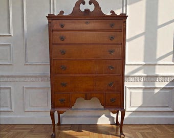 Cómoda alta vintage estilo Reina Ana / Cómoda alta estilo Renacimiento colonial / Almacenamiento tradicional para dormitorio / Cómoda alta de chapa de madera maciza