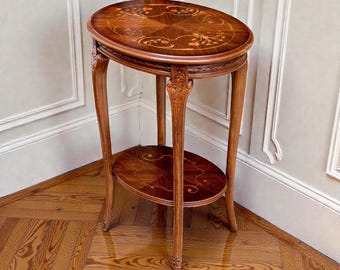 Mesa auxiliar ovalada estilo Luis XV italiano / Mesa auxiliar vintage con incrustaciones de marquetería / Mesa auxiliar francesa tallada / Entrada hecha en Italia