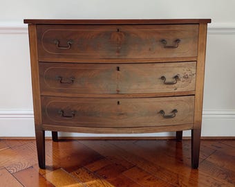 Antique Mahogany Bow Front Dresser Chest | Federal Hepplewhite Style | 19th Century Vintage Bedroom Furniture | Serpentine Drawer Chest