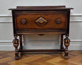 Mesa de comedor antigua de estilo colonial / Aparador de caoba de principios del siglo XX con patas torneadas / Aparador de comedor tradicional