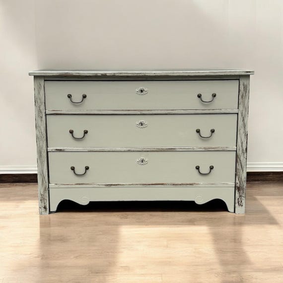 Gorgeous Antique Distressed Dresser, Painted Dresser, off White, Neutral  Furniture, Farmhouse Furniture, Painted Bedroom, Solid Wood Dresser - Etsy