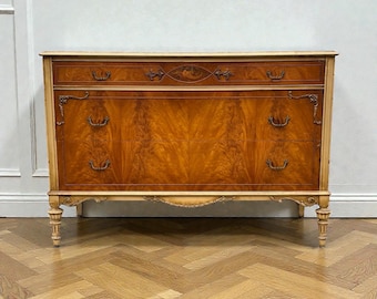 Cómoda francesa provincial vintage / Cómoda de chapa de nogal / Muebles de dormitorio estilo Luis XV en color crema y madera / Cómoda de mediados de siglo