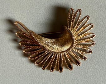 Vintage Monet Gold Tone Sunburst Brooch | Mid Century Modern Abstract Fan Pin | Textured Crescent Statement Brooch | Signed Monet Jewelry