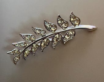 Vintage 1967 Sarah Coventry “Crystal Fern” Brooch | Silver Tone Fern Pin with Clear Rhinestones | Mid-Century Botanical Costume Jewelry