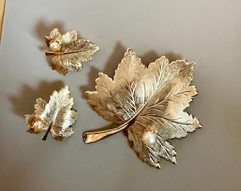 Vintage 1965 Sarah Coventry "Whispering Leaf" Brooch & Clip Earring Set | Gold Tone Leaf Demi Parure | Mid Century Costume Jewelry