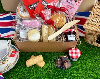 Geschenkkorb für Nachmittagstee, Scones, Kuchen, Tees, Konfitüren – Geburtstagsgeschenk, Genesungswünsche, Britisches Sommer-Set