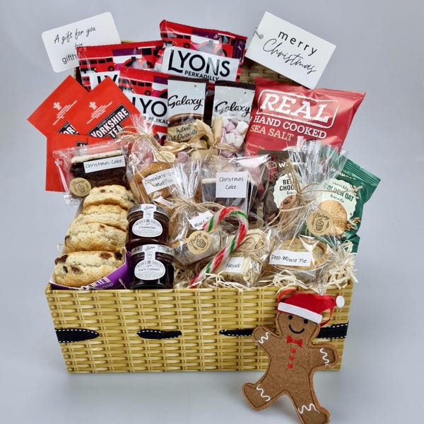 Luxury  Afternoon Tea Hamper for 1–6 | Flapjacks, Mince Pie, Premium Tea & Coffee – A festive gift for family, friends, or Team