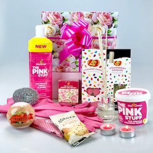 Cesta de Limpeza e Mimos – Produtos Rosa, Bomba de Banho, Chá, Biscoitos
