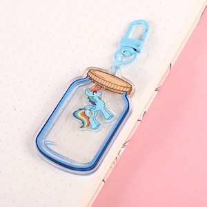 Sleutelhanger regenboog pony in pot