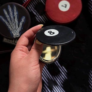 8 Ball Compact Mirror: Retro Pool Hall Novelty Gift