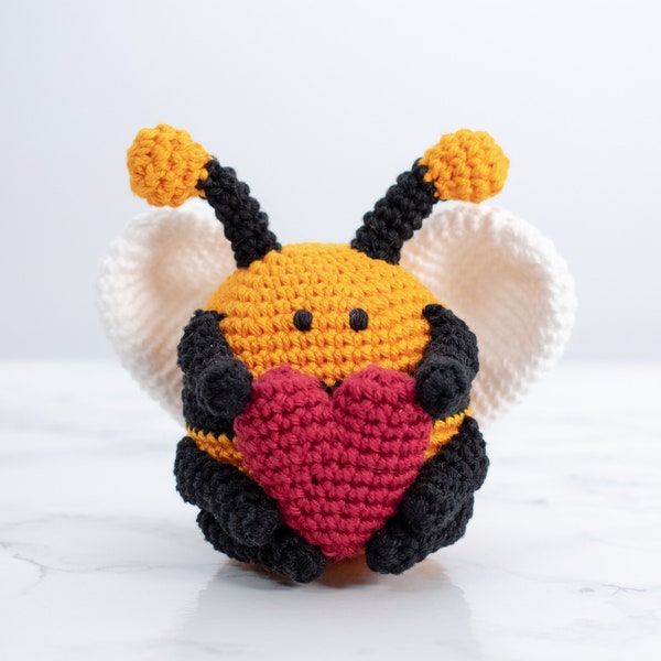 Love Bee amigurumi pattern. Valentine's Cat crochet pattern. Stuffed animal DIY