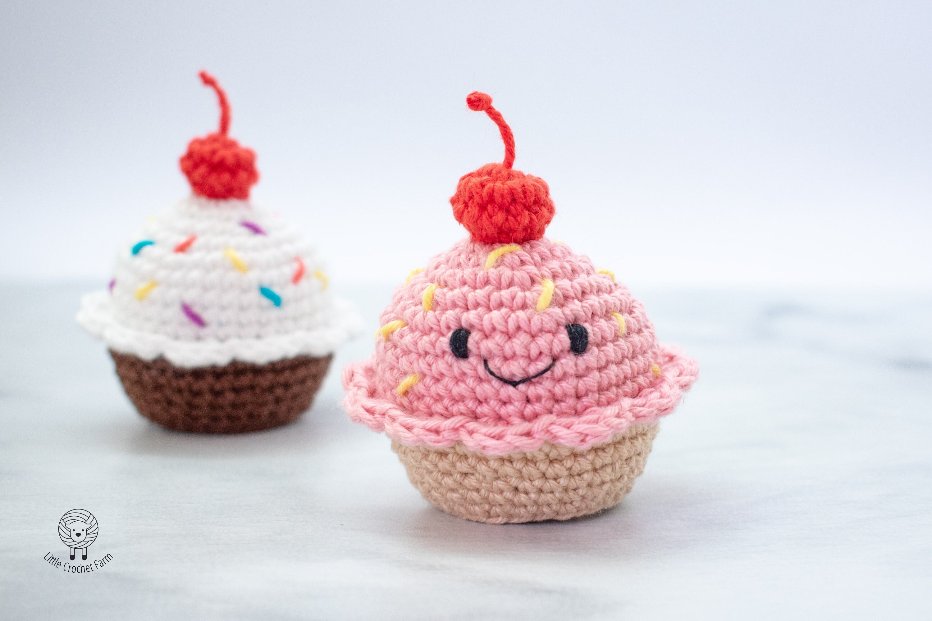 36 Cupcake Crochet Patterns for Sweet Amigurumi, Holiday Decor, and Play Food 35 No-sew Cupcake amigurumi pattern. Crochet play food (