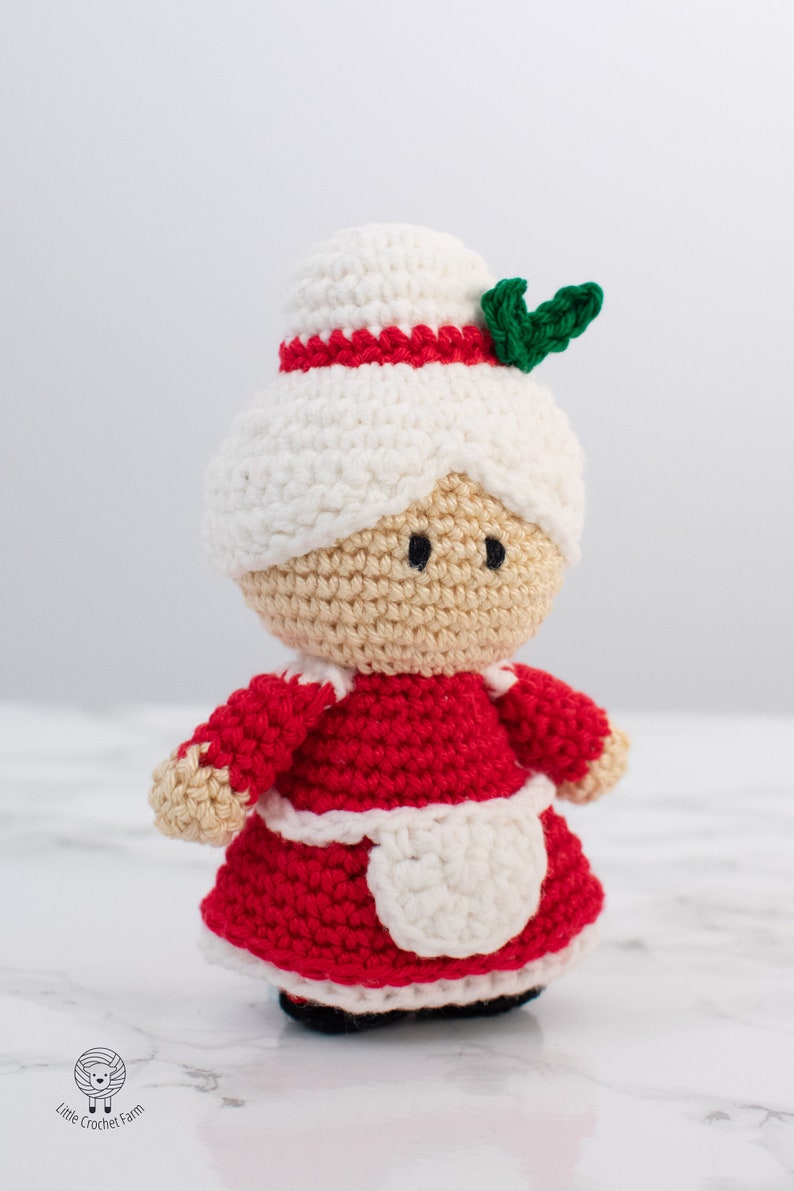 Crochet Mini Mrs. Claus amigurumi pattern Mrs. Claus Christmas ornament crochet pattern Video tutorial image 3