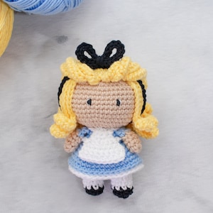 Alice in Wonderland doll amigurumi pattern. Crochet doll Alice in Wonderland stuffed toy PDF pattern. Wonderland collection