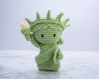 Lady Liberty amigurumi pattern. 4th of July crochet pattern. Stuffed doll DIY