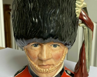 Royal Doulton D6755 Duży Dzbanek z Postacią Strażnika