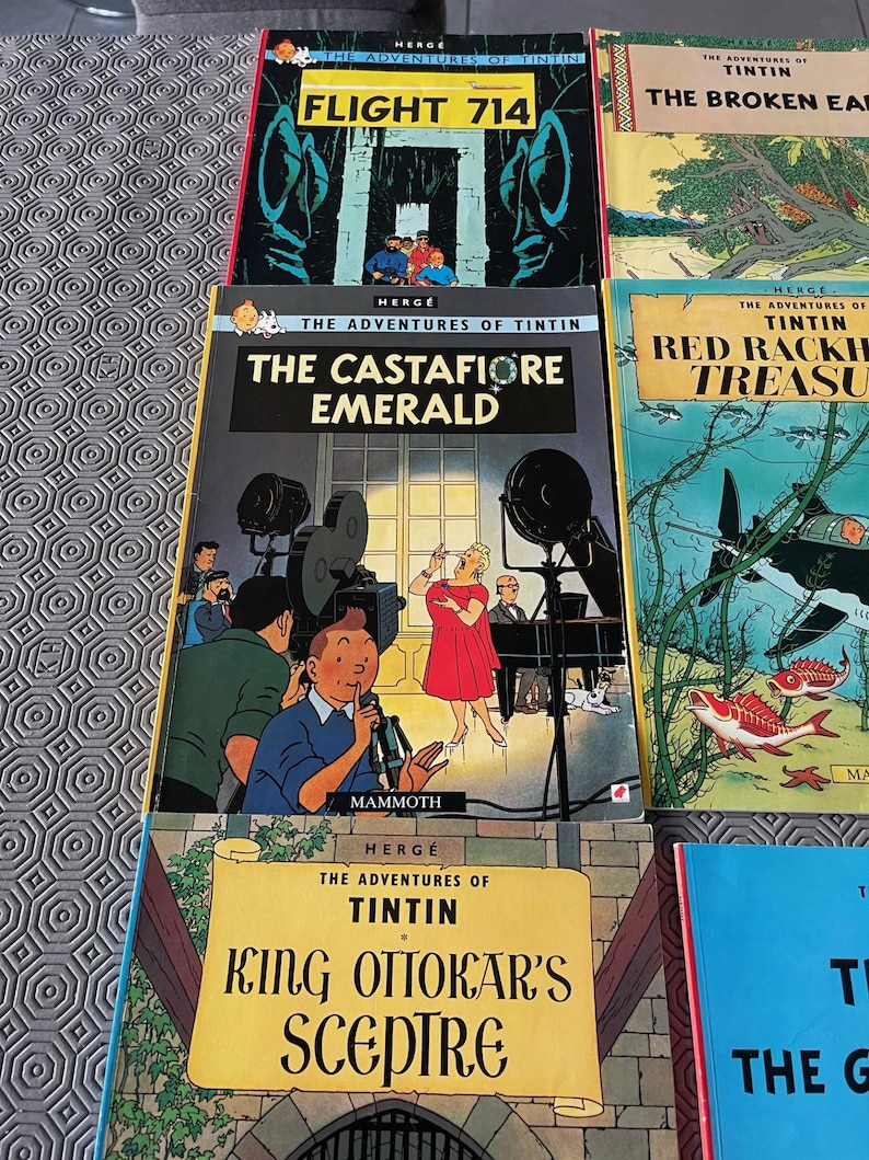 Peut inclure: Plusieurs bandes dessin&eacute;es Tintin, dont "Vol 714 pour Sydney", "Les Bijoux de la Castafiore" et "Le Sceptre d'Ottokar". Les couvertures pr&eacute;sentent des illustrations color&eacute;es et le personnage embl&eacute;matique de Tintin.