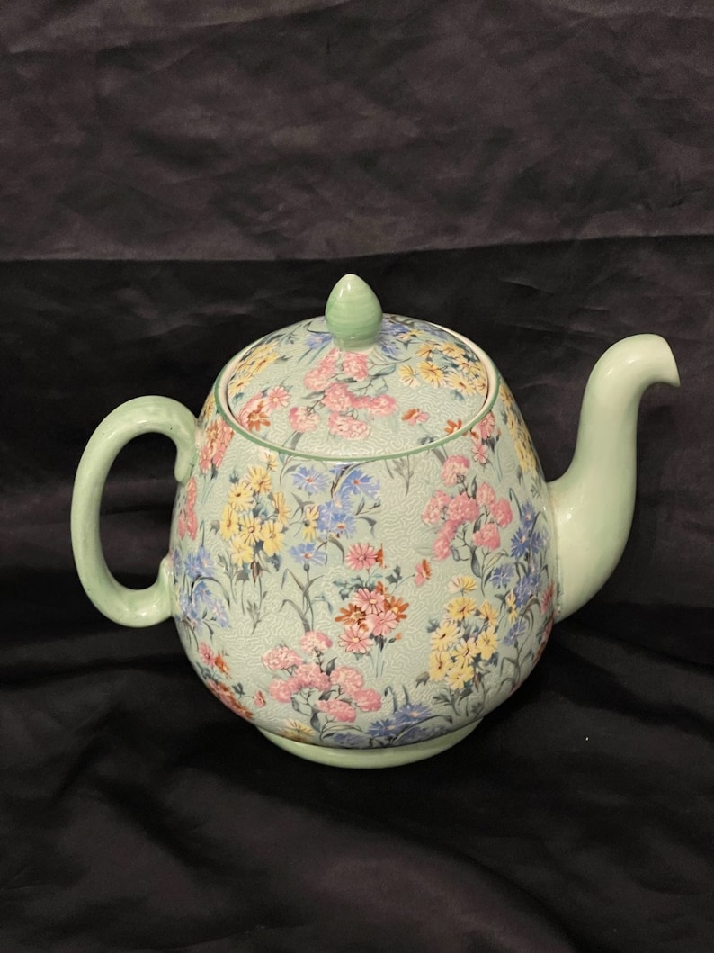 Shelley Tea Set melody. Chintz. Art Deco. Complete With Teapot.1930's