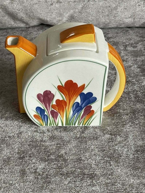 Clarice Cliff Bizarre 